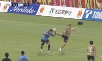 「完全にレッド」名古屋ユンカー、危険な顔面足裏キックで一発退場に「もろ足裏が顔に入ってるやん」