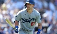 「ルーキーなのになんてスイングだ」24歳ルーキーの決勝3ランを米記者が絶賛　山本由伸に11勝目をもたらす“値千金”の衝撃弾