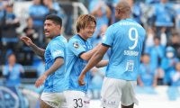 年間ベストゴール候補！ J1横浜FC25歳ストライカーの｢オーバーヘッドキックのお手本｣バイシクル弾が炸裂！｢マジでカッケェ｣｢身体能力ほんと凄い｣