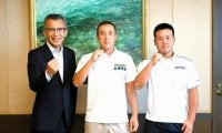 県岐阜商と山梨学院、幼なじみの2人　甲子園振り返り地元市長と歓談