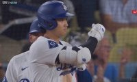 大谷翔平が“拍手で称賛”したベテランの大激走…179キロ爆速ヒットで久々タイムリーにファンも喜び「打球はやっ」