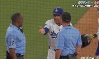 ドジャース戦で球場どよめく“珍判定” ロバーツ監督が飛び出すも判定覆らず…ロハスは激怒「何があった？」「納得いかん」