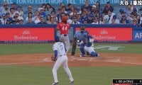 捕手が捕れない！？ 大谷翔平の剛速球で“異変”「すげえ…」160キロ“内角ズバン”→打者の体勢がおかしくなる「エグいな」