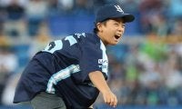 小児がんの治療、乗り越えてみせた笑顔　神宮球場で始球式に登板