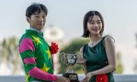 【新潟記念】見上愛が2年ぶりの新潟競馬場で表彰式に登場