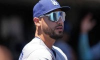 ドジャース「5番・コンフォート」の怪…得点機で凡退　地元記者「彼を8番より上の位置で起用するのは愚かでしかない」