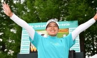 鈴木愛、今季Vでツアー通算21勝目　永久シードまで突っ走る「30勝を目標に」
