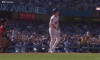 ドジャース劇的サヨナラ勝ちの裏で…相手外野手の“高速帰宅”リアクションが話題…誰よりも早くホームラン“確信”「なんちゅう試合や」