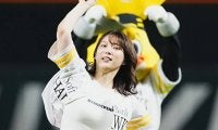 お腹チラリ→赤面投球が「最強にかわいい」　驚異の“6/6”、勝利の女神は「毎試合来て」