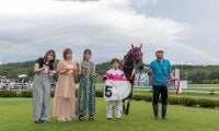 【岩手競馬】ミリオンライブコラボで香里有佐・高橋ミナミ・山口立花子ら人気声優が表彰式に登場