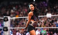 「褐色美人」「仕上がりすぎ」伝説の美女レスラー、“バキバキ”腹筋で衝撃復帰 年齢不詳の美貌にファン騒然