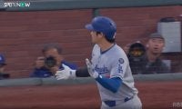 大谷翔平、138m特大弾で反撃の狼煙上げ感情露わ 「これは勢いに乗る一発」一塁方向へ目をやり“ポン”と手を叩く