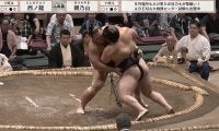 朝乃山が若手ホープに「ひっくり返された」「嘘だ！」土俵際、衝撃の大逆転劇に館内どよめき
