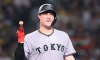 【プロ野球】篠塚和典からリチャードへ、確率を上げるための打撃を指南　泉口友汰の打撃を「少し取り入れてみてもいい」