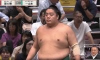 「客席に“上弦の鬼”いるやん」「スゴイ人が見てる」大相撲、溜まり席に“ただならぬ”出で立ちの人物 「存在感を放っています」西岩親方も驚き