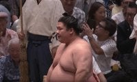 「お客さん髪型どうします？」宇良、投げた力士に“不思議”な動き 「最後美容院やん」「お客さんに顔見せてあげたんやな」ファンのツッコミ続々