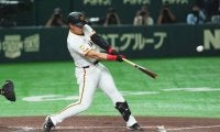 巨人ファンも困惑の変態弾「おかしいだろ」　打球は中段→驚きのフォロースルー「とんでもない」