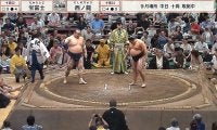 大相撲客席に大物タレント降臨「めっちゃ日焼けしてるw」「え、こんな早くから」“ひときわ目を引く”存在感に反響相次ぐ