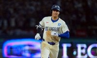 大谷翔平に急接近…ほっこり光景が「可愛い」　試合中の“交流”にSNS注目「MLBを変えたわ」
