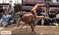 「すごい勝ち方した」土俵際で衝撃結末 館内騒然 砂かぶり席のファンはお口あんぐり