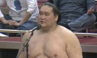 「めっちゃ痩せた」大相撲中継に登場した大横綱の“現在の姿”にファン騒然「こんなに変わるんだ」「何キロ痩せたん？」