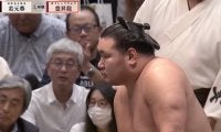 「いくら稼いだ？」横綱・豊昇龍、10連勝を決めた一番の懸賞が「厚み半端ねぇ！」視聴者騒然