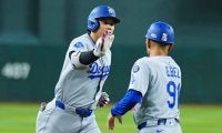 大谷翔平、自己最多タイ54号2ラン　プール飛び込み敵地騒然…トップに2本差、3度目の100打点到達