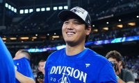 大谷翔平、同僚からMVPコール　シャンパンファイトで“集中砲火”…びしょ濡れで大興奮