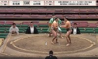 「あ、すみません」力士と力士があわや“ごっつんこ” 立ち合い“待った”で初々しい珍事