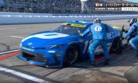ピットクルー出場停止でまさか！ 米レースの“異例アクシデント”に「ジャッキ下す前に走り出しちゃった」「もうクルー足りない」騒然
