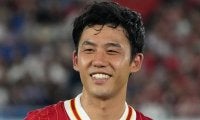 日本代表MF遠藤航ら3選手がドッキリの仕掛け人！子供と同僚に自身の応援歌を歌うも｢誰も知らない？｣大ピンチ！｢動揺する子供たち｣｢めっちゃ平和で最高｣