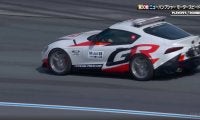「レースカーよりかっこいい」白いGRスープラに異例の注目！ 来春“絶版”も…全米人気レースで先導する姿が話題
