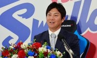 ヤクルト川端慎吾が引退発表「悩んで、悩んで…」　会見ではサプライズに涙「やめてよ」