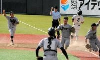 上田西が2年ぶりの優勝、長野日大に逆転勝ち　高校野球長野県大会