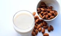 アーモンドミルクに“デメリット”はある？管理栄養士が回答