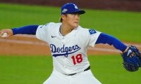 山本由伸の登板試合で“異変”「なに！」　痛恨失策→2失点も…ド軍に驚き「感動するわ」