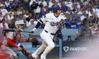 球場騒然！ 大谷翔平、爆速ヒットで“絶叫”「勝ち確定演出」「気合入ってる」高速ゴロ→相手野手陣の間をブチ破る「大谷さんの執念を感じる」