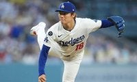 山本由伸の“3桁万円”逸品に騒然「お揃い？」　長距離移動直前に発見「あれ？」