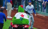 大谷翔平、相手マスコットに“反撃”　トラクターで追いかけられ…地区S前にほっこり一幕