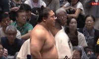 人気力士の“驚き”の髷姿に「不思議な髪型」「大銀杏じゃない」 百周年場所「神相撲」での一コマ