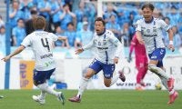 ｢ノーシューズでのゴールは無効か否か?｣(1)横浜FCに開幕3連勝をもたらした｢右足ストッキング弾｣、セルジオ越後と釜本邦茂の前で決まった｢スパイクなし決勝弾｣