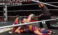「レフェリー止めろよ」日本人女子レスラー、米マットで“狡猾”アシストが波紋 「レフェリーが一番の敵」ファンも怒り