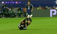 「レッドだろ！」日本代表MFが“足裏タックル”被害で絶叫…検証映像が物議「FVSが遠いアングルのみ」【U-20W杯】