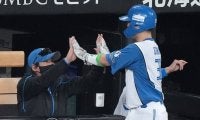 日本ハム27歳ユーティリティが初球豪快弾！昨季CS16打数無安打の雪辱　球団OB「捕手の特権。配球を読めるのはズルい」