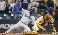 ドジャース32歳外野手の本塁憤死を米メディア「最大のミス」とバッサリ　難しい打球判断も「テオヘル」トレンド入り