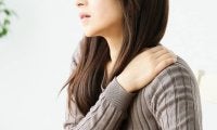 【医師に相談】左の肩から二の腕までの我慢できない痛みについて