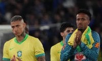 サッカー日本代表にまさかの「歴史的敗北」 ブラジルに「ミスの連鎖」はなぜ起きたのか