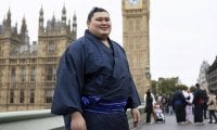 英国で巻き起こる“相撲フィーバー”！　BBCや大手紙が特集で紹介「チケットは完売」「神聖なる雰囲気に観客たちは熱狂した」