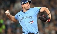 「まるでライオンに近づくかのような様子」のブルージェイズ指揮官　“気迫”の投球の41歳右腕は「激しく抵抗していた」