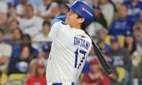 大谷翔平、PS初の二刀流弾　初回3K→136m特大先頭弾、9試合ぶり3号に本拠地熱狂